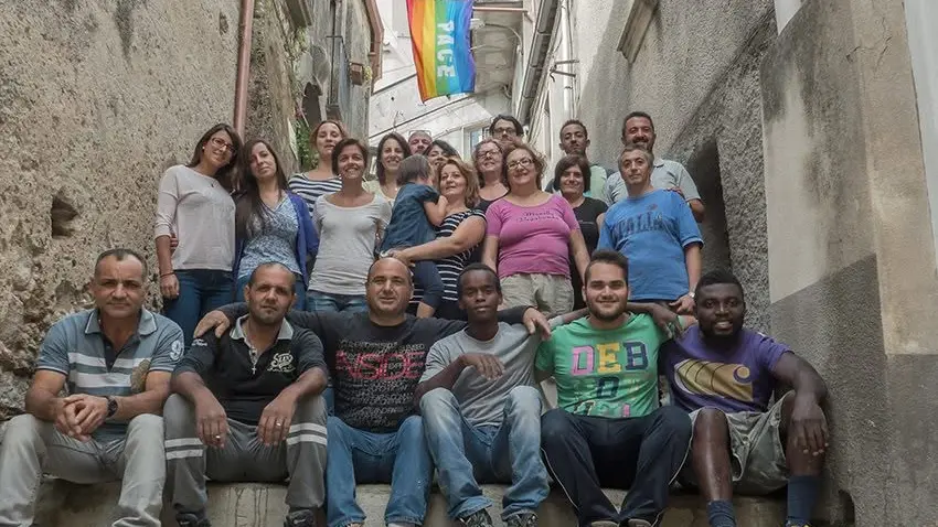 Camini, l’accoglienza dei migranti ha salvato il borgo