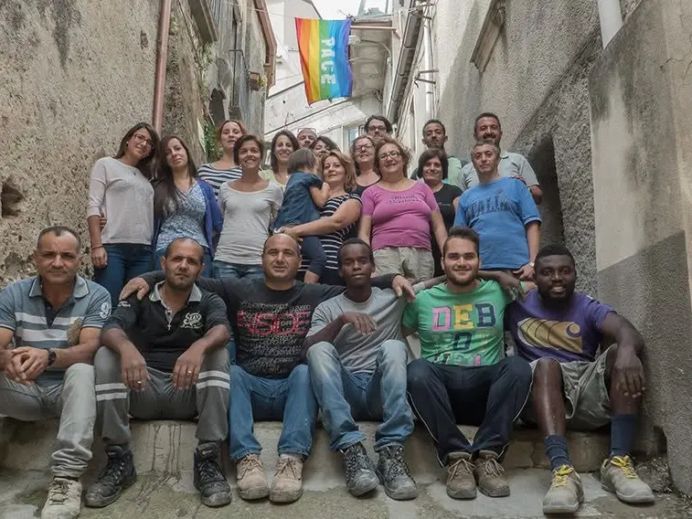 Camini, l’accoglienza dei migranti ha salvato il borgo