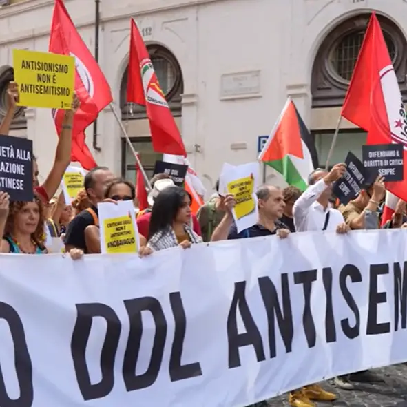 Difendere la libertà di espressione e il diritto di critica