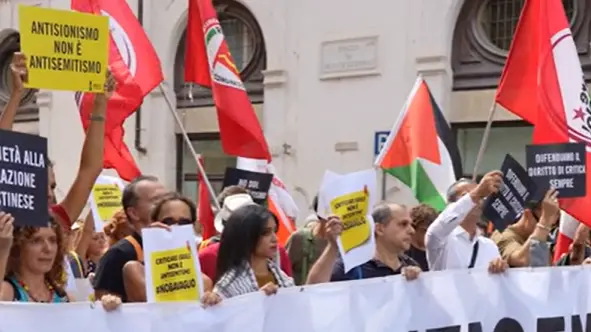 Difendere la libertà di espressione e il diritto di critica