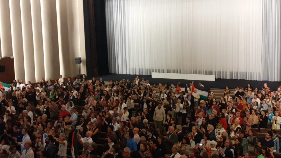 L\\'applauso in Sala Grande per NAZA