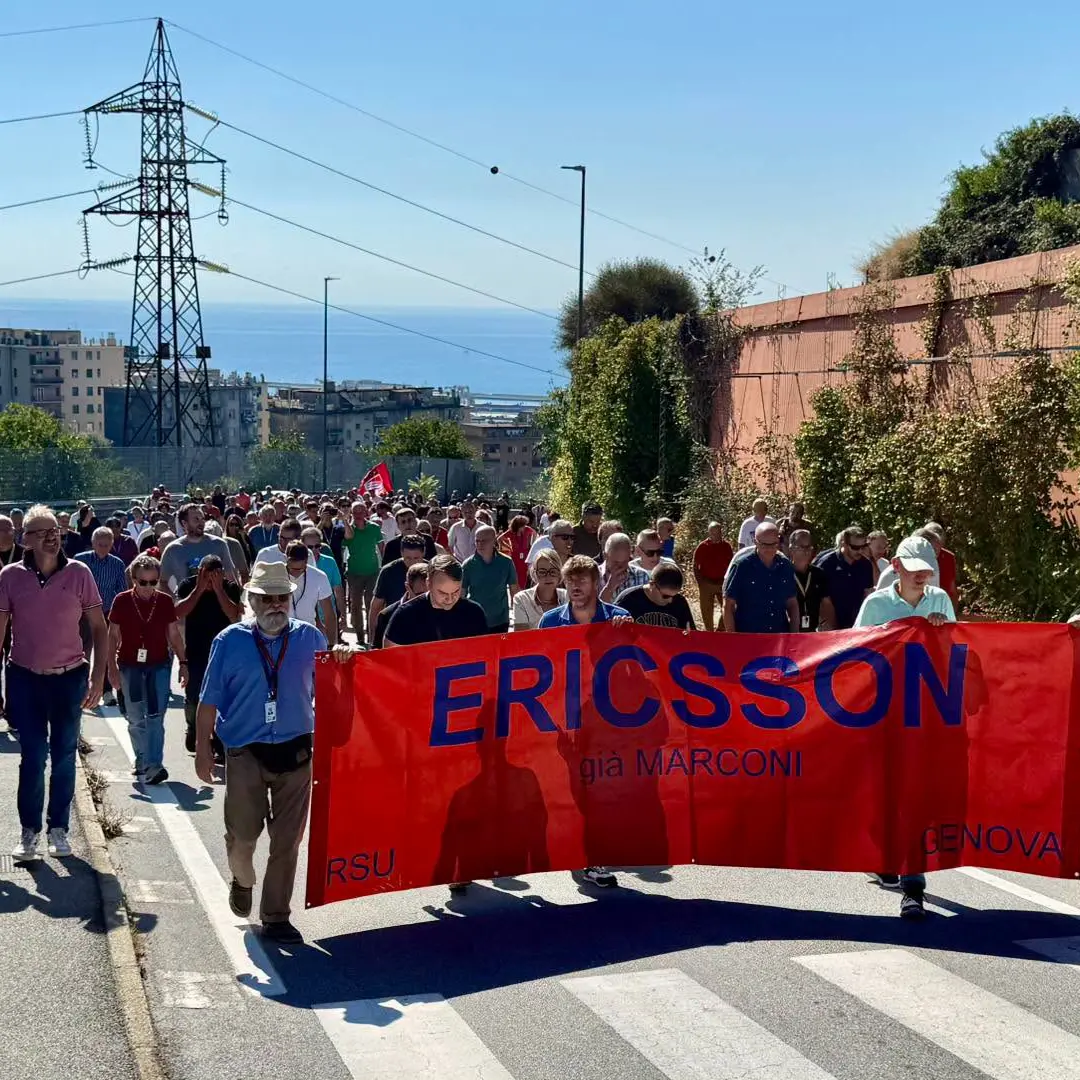 Ericsson Genova, presidio e corteo dopo l’assemblea contro i licenziamenti