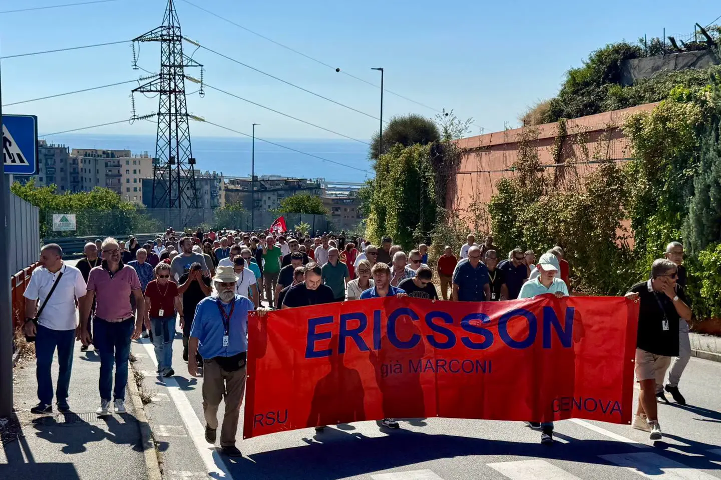 Ericsson Genova, presidio e corteo dopo l’assemblea contro i licenziamenti