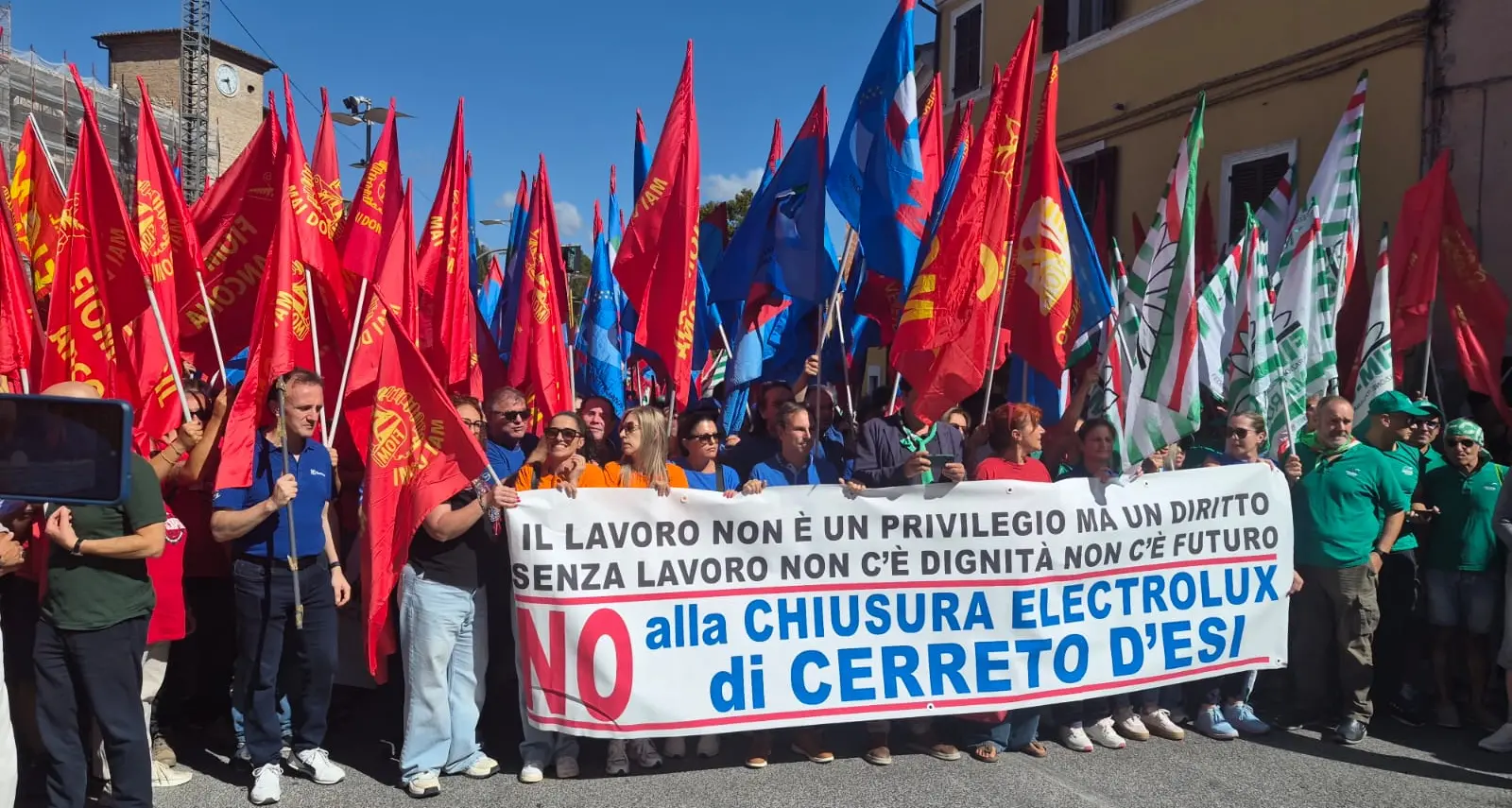 Electrolux, corteo a Cerreto d’Esi. Fiom: “Ritirare gli esuberi”