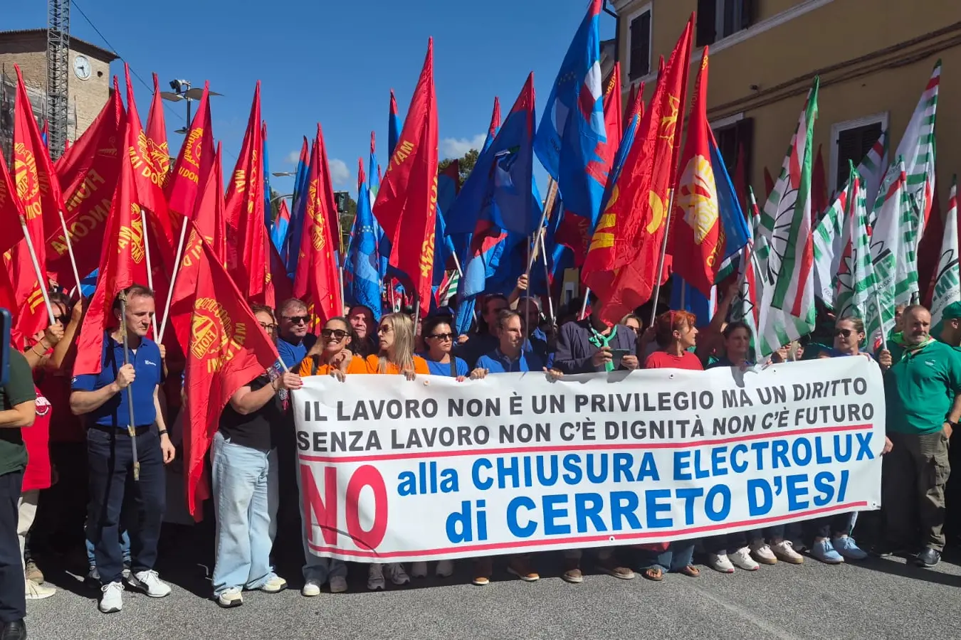Electrolux, corteo a Cerreto d’Esi. Fiom: “Ritirare gli esuberi”