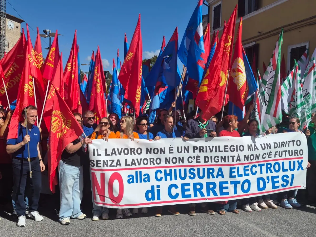 Electrolux, corteo a Cerreto d’Esi. Fiom: “Ritirare gli esuberi”