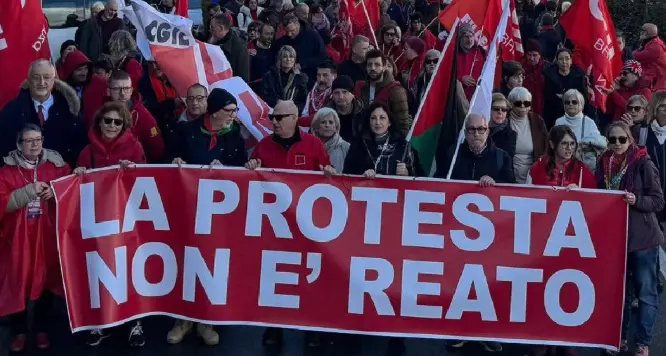 “La protesta non è reato”: 14 ottobre, sciopero generale toscano e corteo a Massa