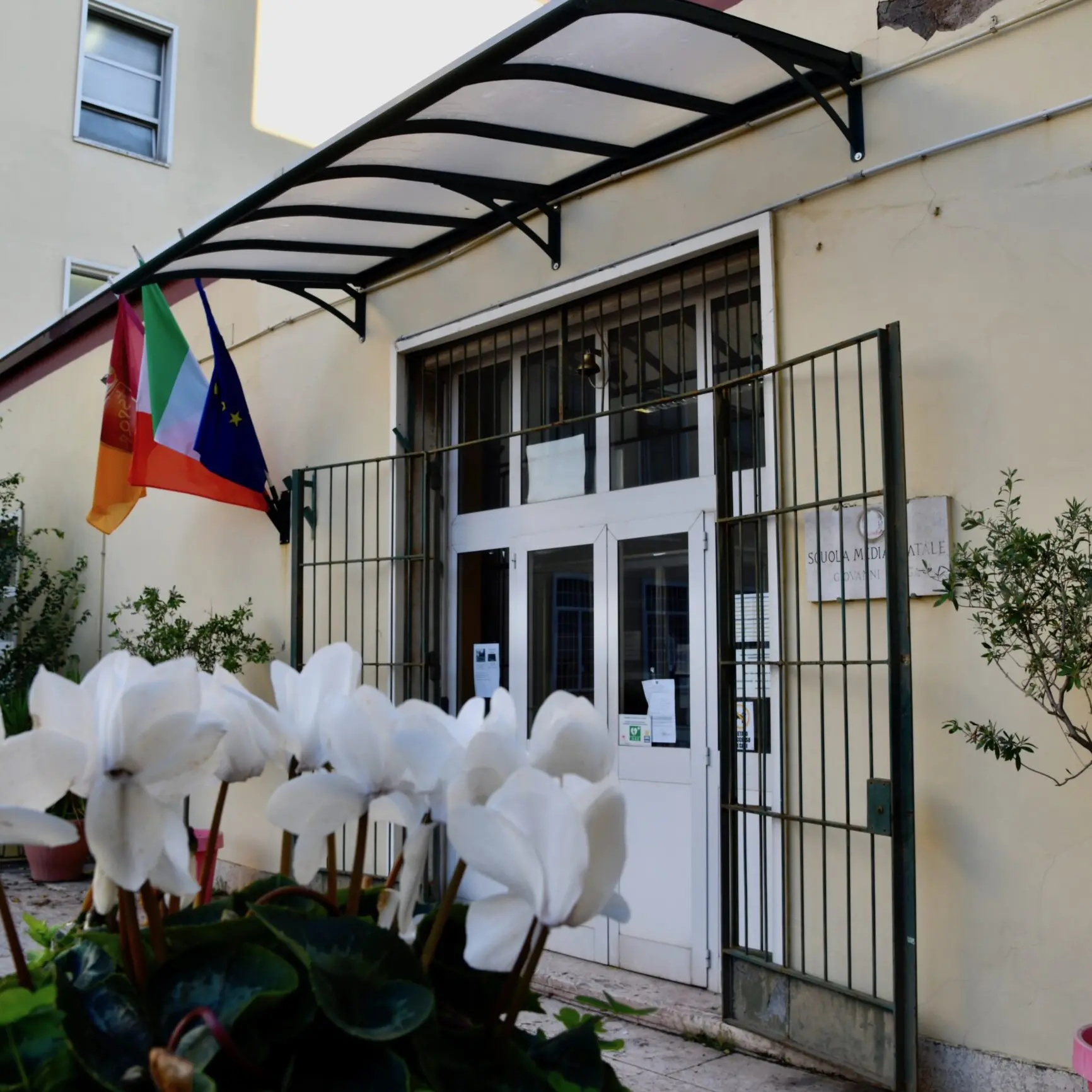 Docente ferita a Roma, Flc: no a risposte securitarie