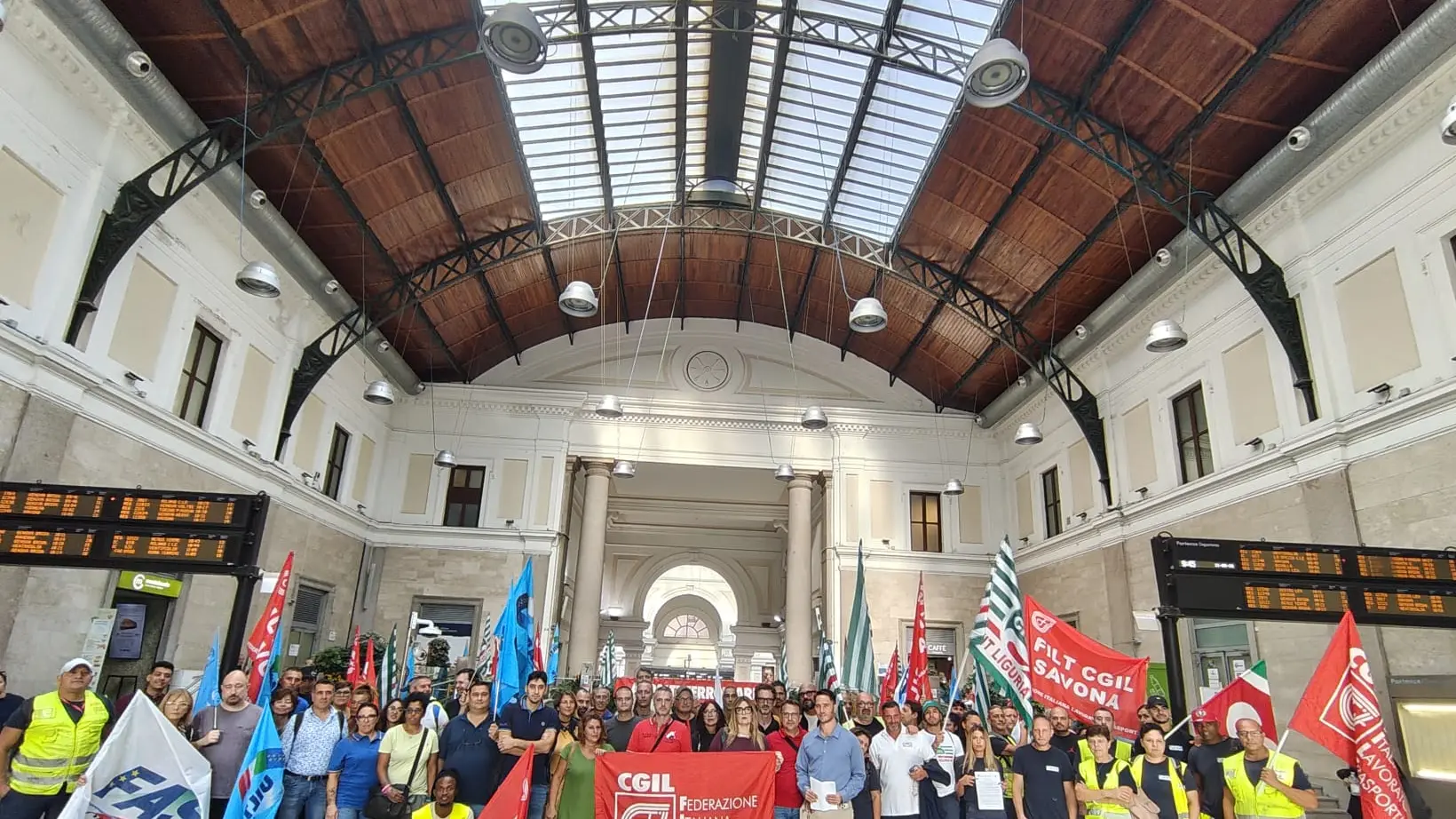 proteste genova appalti ferroviari