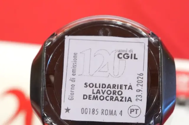 Un francobollo per la Cgil, per 120 anni di tutela del lavoro Un francobollo per la Cgil, per 120 anni di tutela del lavoro