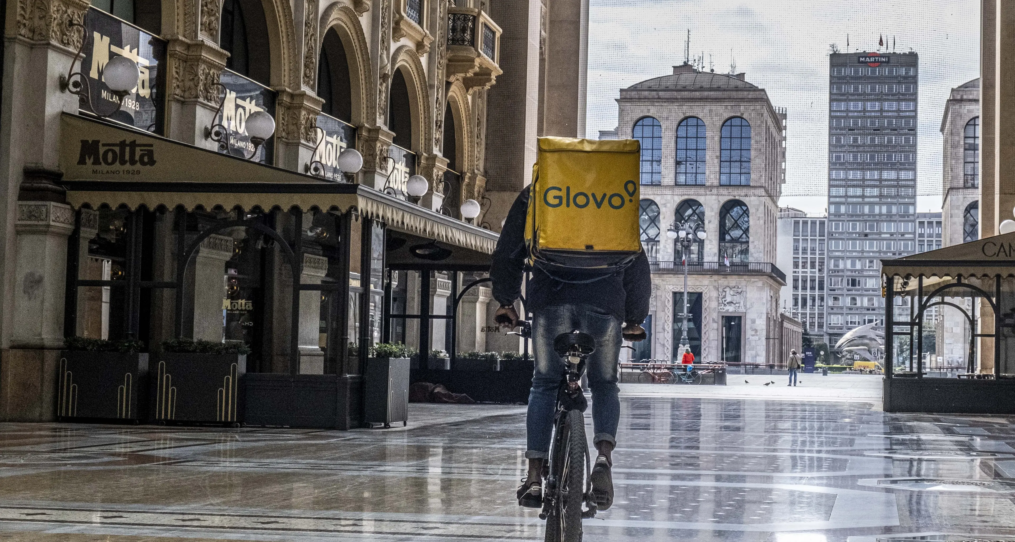 Duello tra giudici sull’assunzione dei rider Glovo