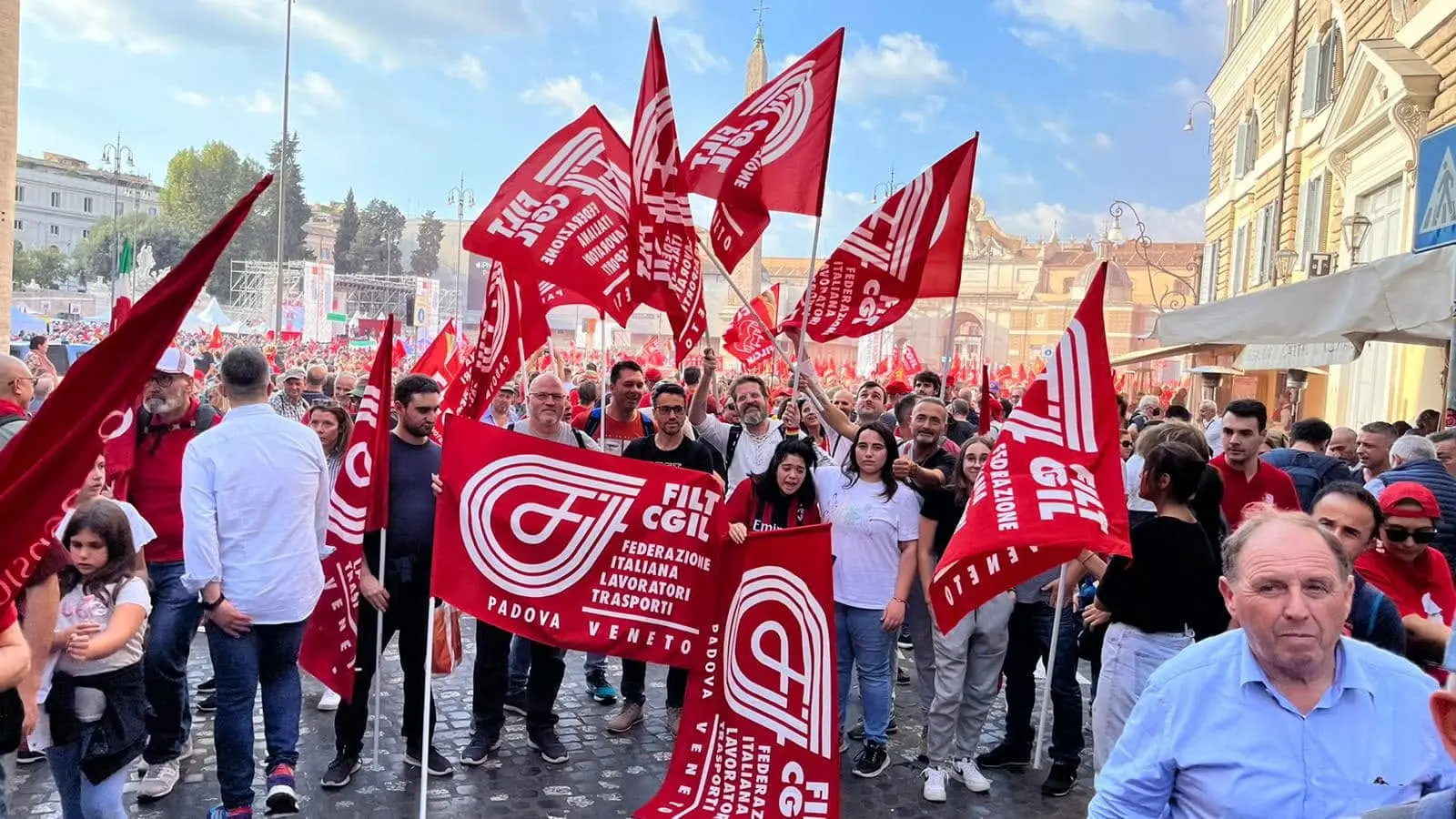Ikea Padova: diritti calpestati per una sessantina di lavoratori in appalto