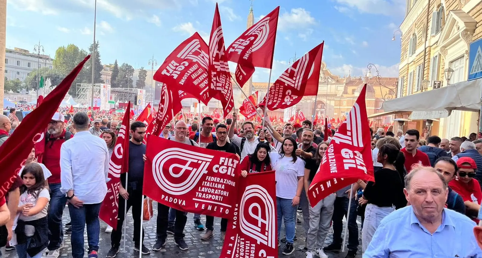 Ikea Padova: diritti calpestati per una sessantina di lavoratori in appalto
