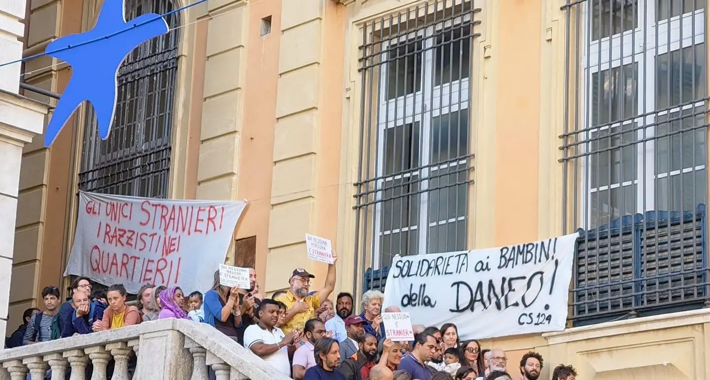 Dirigenti scolastici Flc Cgil: “Rimozione striscioni è attacco alla Costituzione”