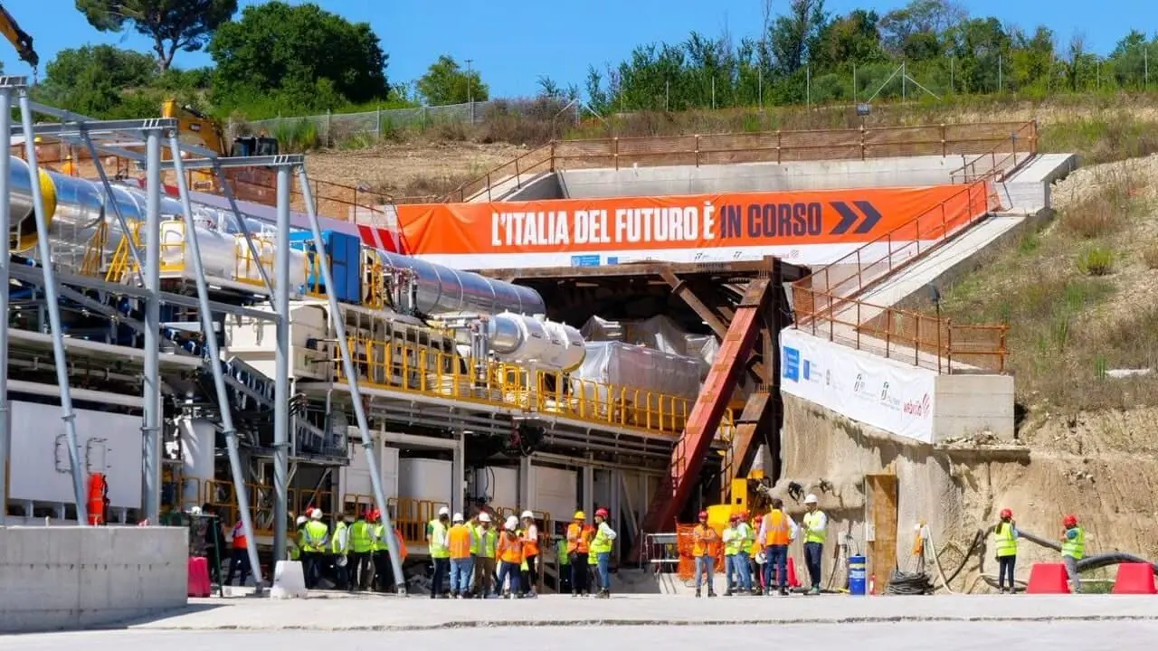Mazzette e caporalato sulla Tav Napoli-Bari. Cgil Campania: “Giù le mani dalla dignità dei lavoratori”