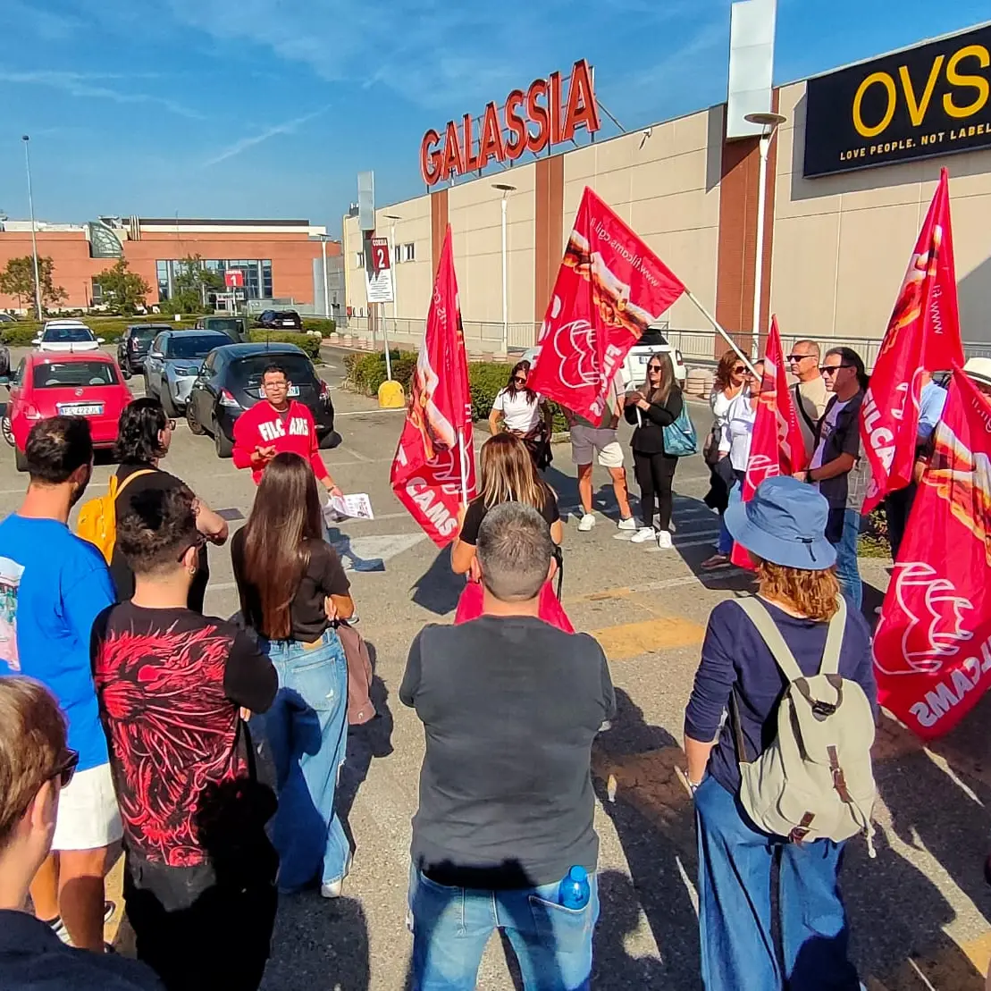“La sicurezza non si vende”, a Piacenza l’assemblea generale Filcams Cgil finisce con una manifestazione