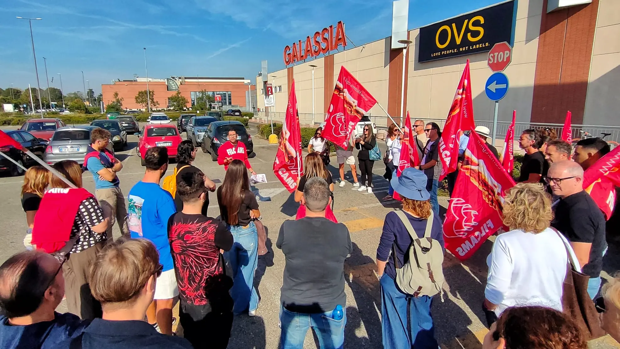 “La sicurezza non si vende”, a Piacenza l’assemblea generale Filcams Cgil finisce con una manifestazione