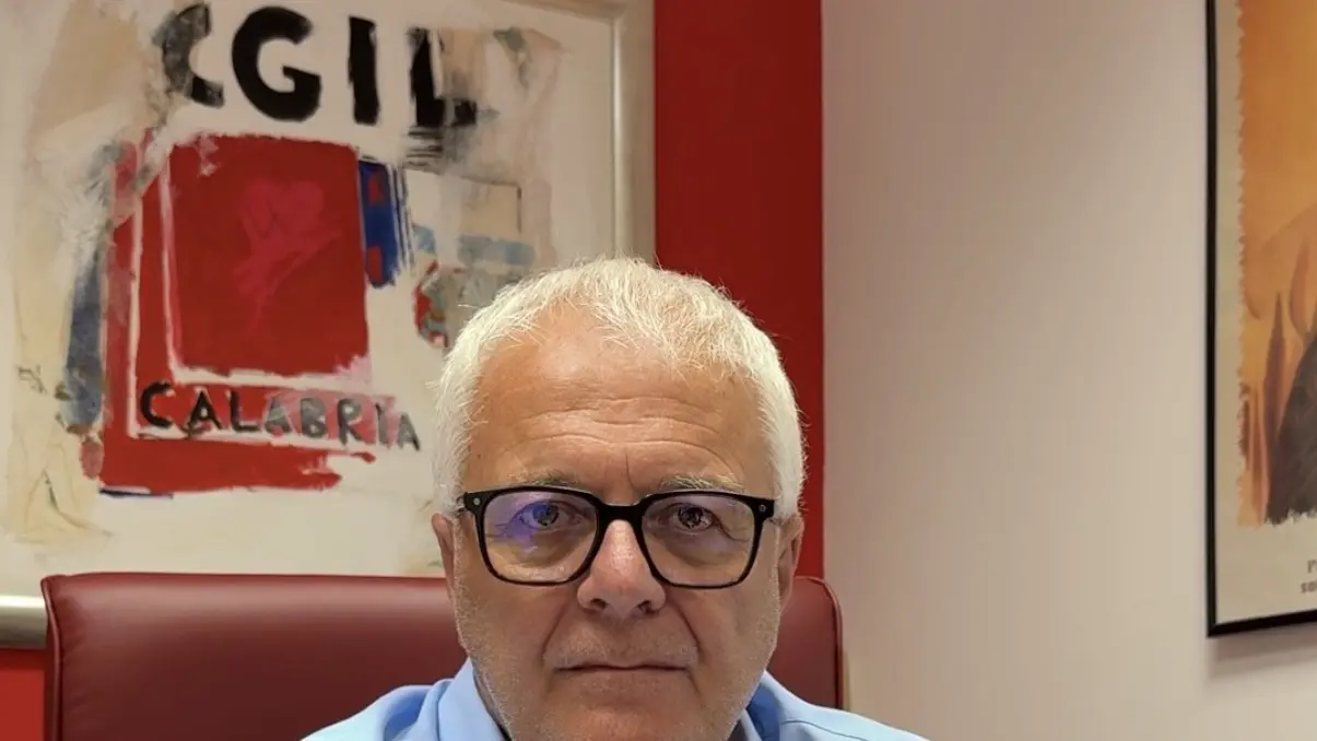 Cgil Calabria, Trotta: “Benzina a 2 euro per 30 giorni, ticket più cari d’Italia e caro vita. C’è ben poco da festeggiare”