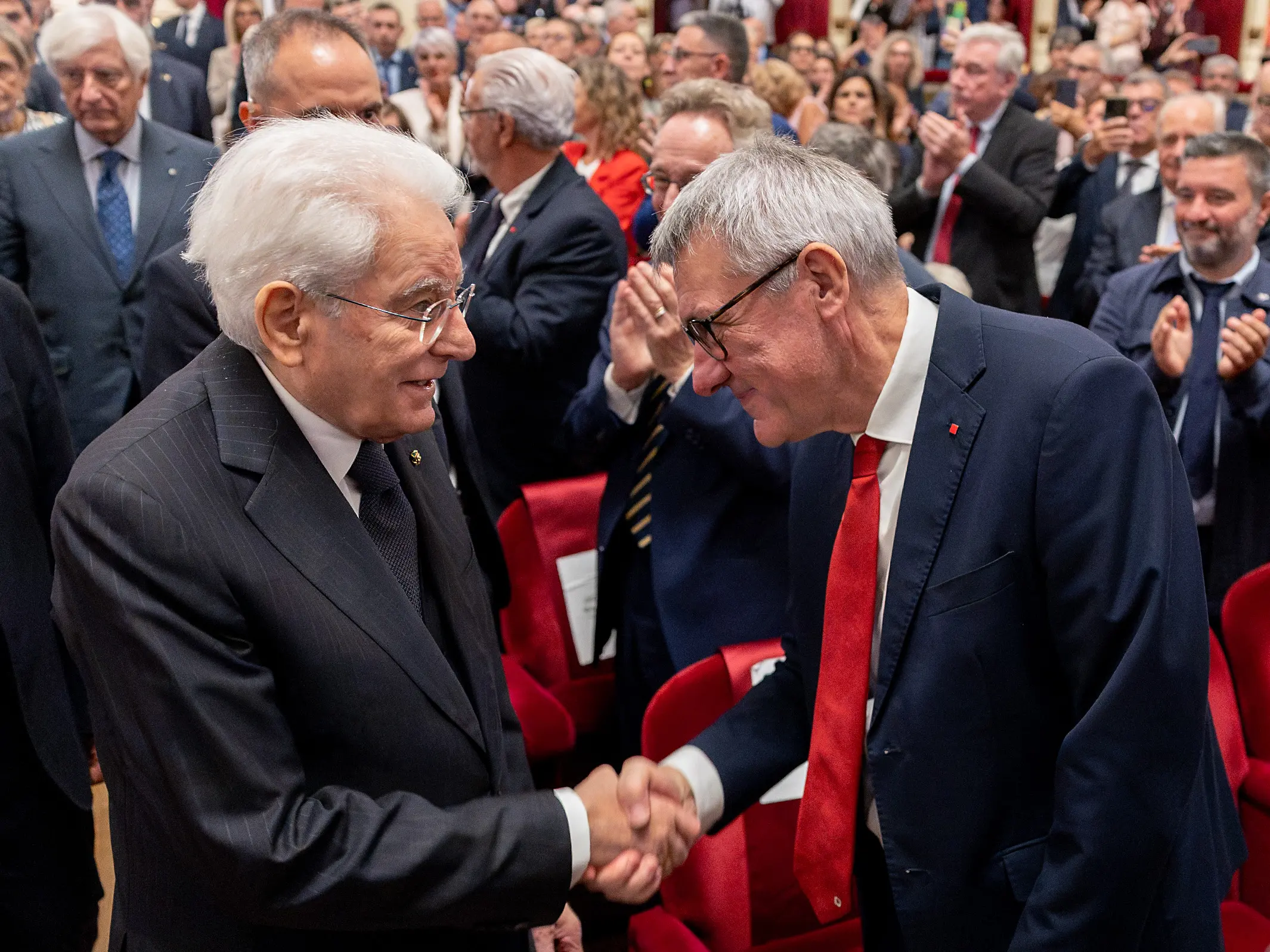 Standing ovation per Mattarella