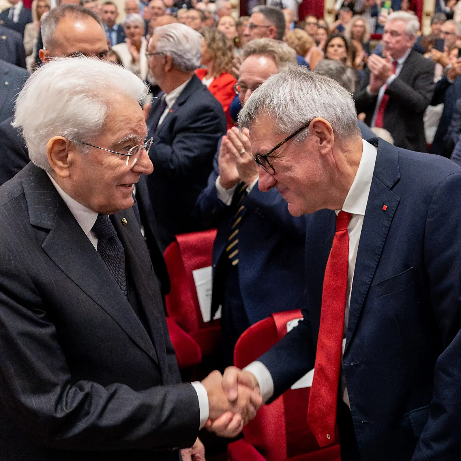 Standing ovation per Mattarella