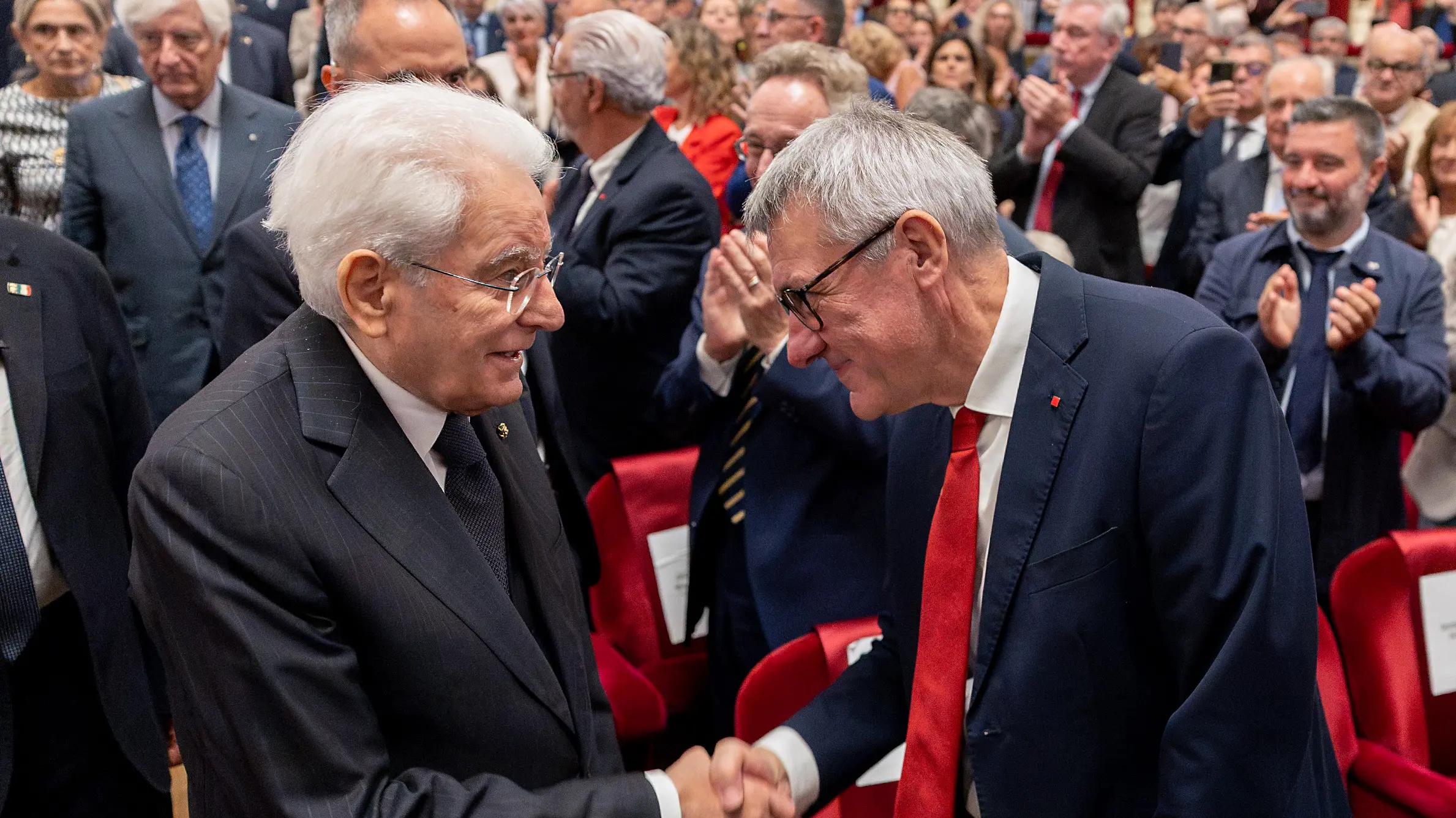 Standing ovation per Mattarella