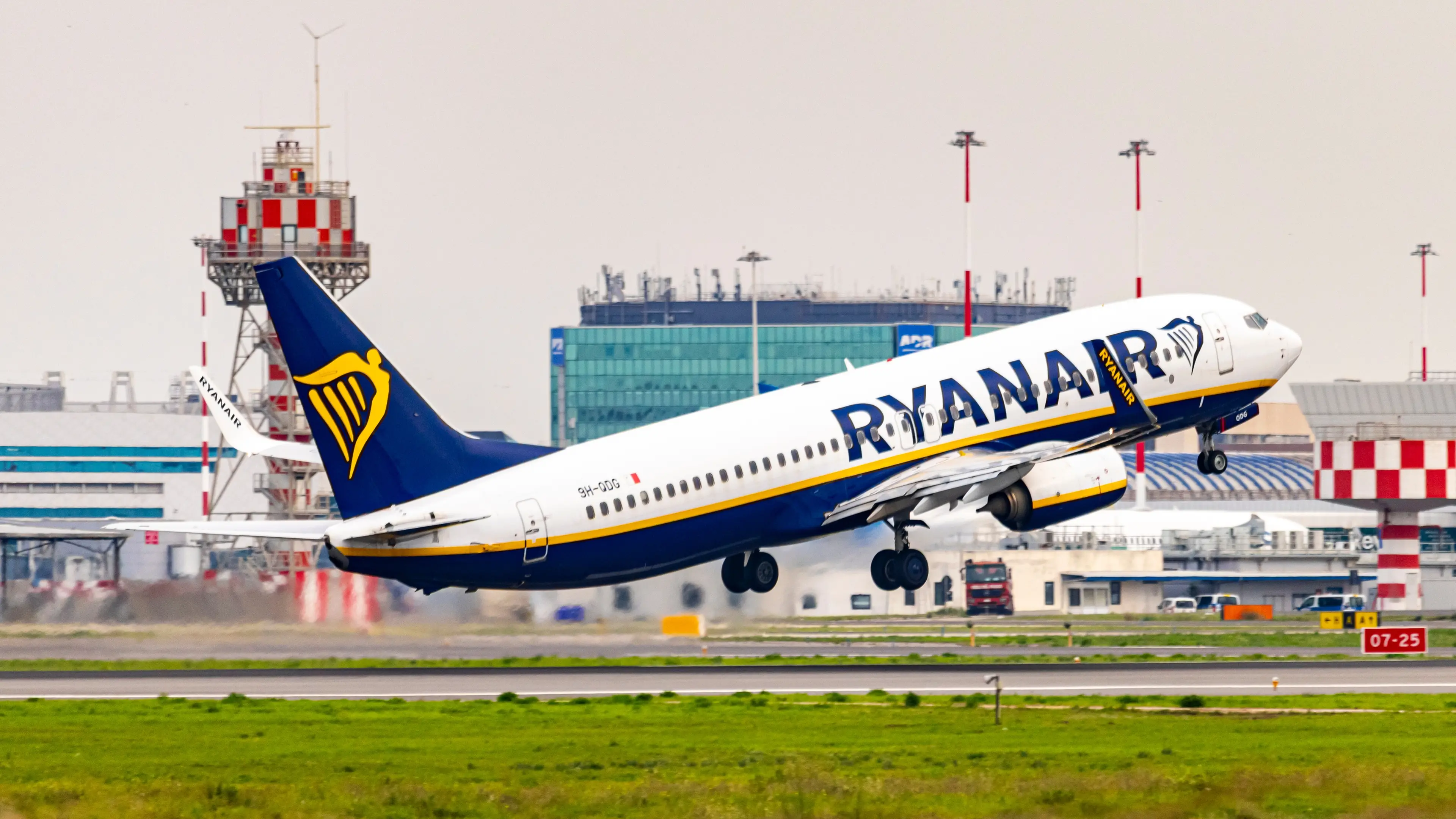 Ryanair minaccia il disimpegno da Roma, la risposta della Filt Cgil