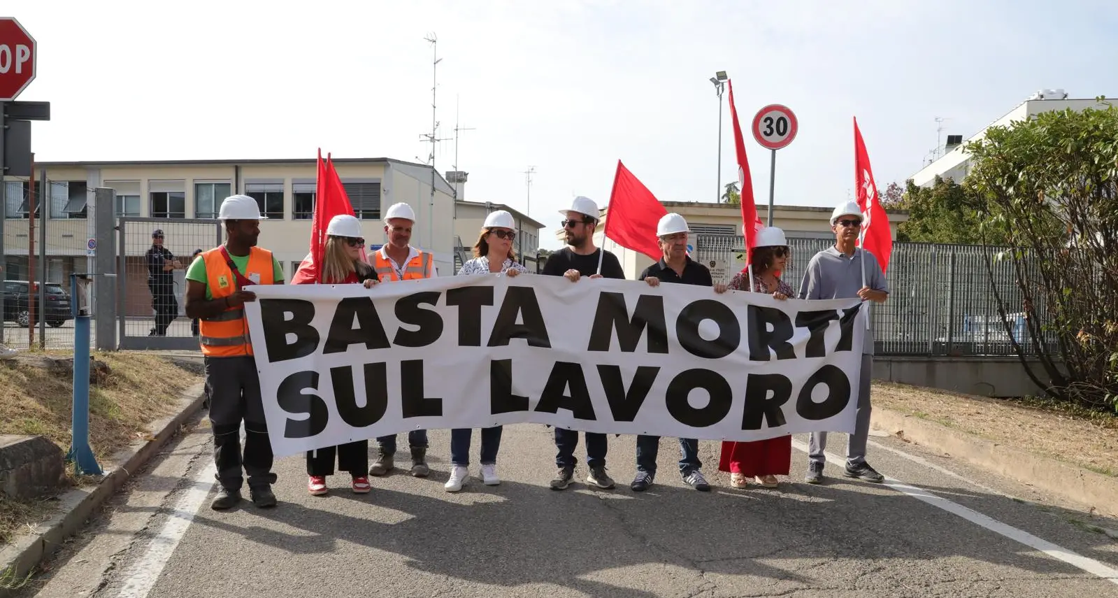 Ruslan Railean è stata l’ennesima vittima delle manutenzioni ferro-autostradali a Bologna: la protesta di Cgil, Fillea e Filt