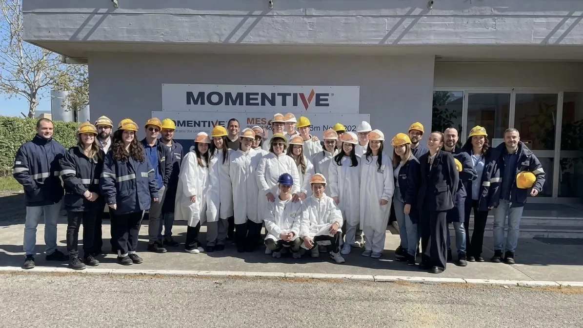Instagram @momentiveofficial