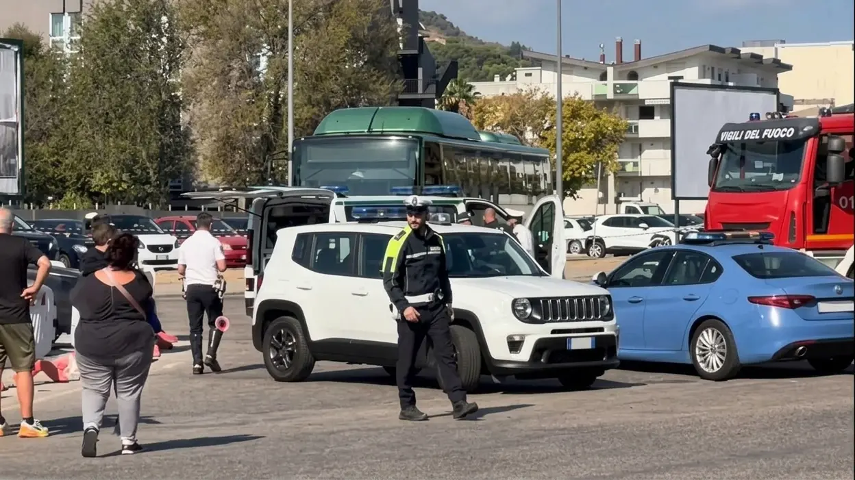 Pescara, tragedia al terminal bus: 71enne muore investita durante una manovra