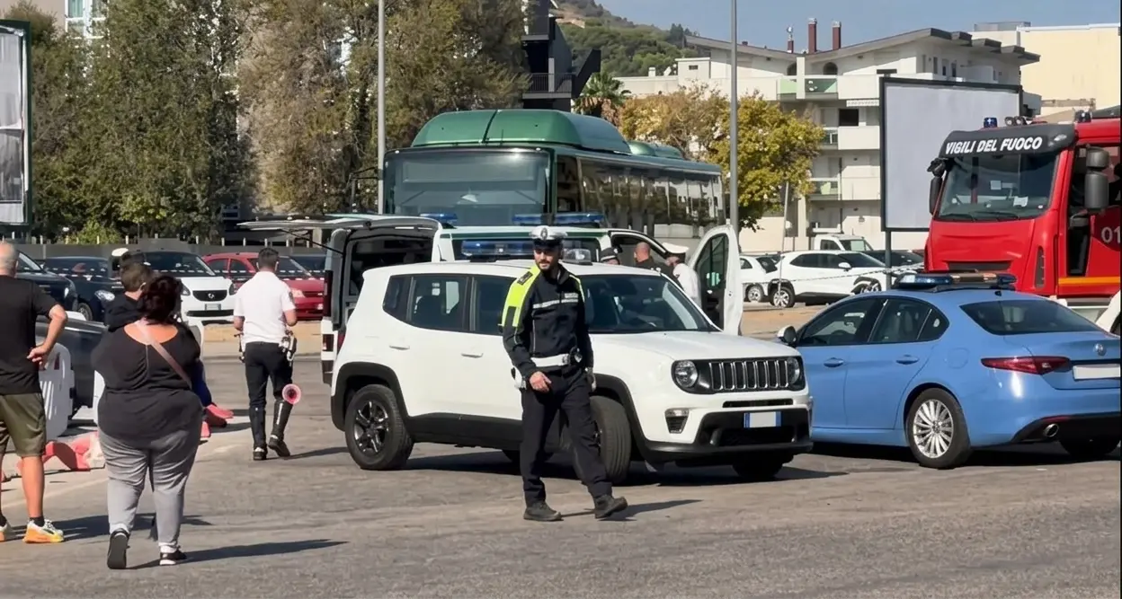 Pescara, tragedia al terminal bus: 71enne muore investita durante una manovra