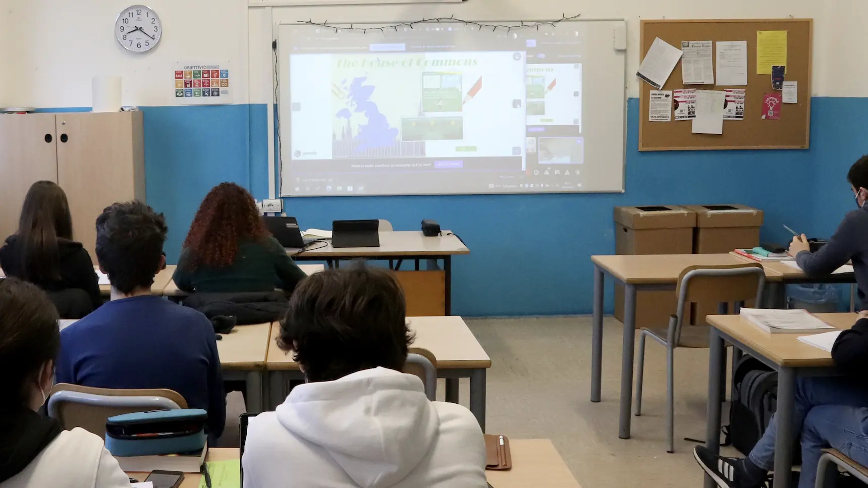 Scuola Marche, per gli studenti diritti in attesa. Cgil: “La Regione ci ascolti”