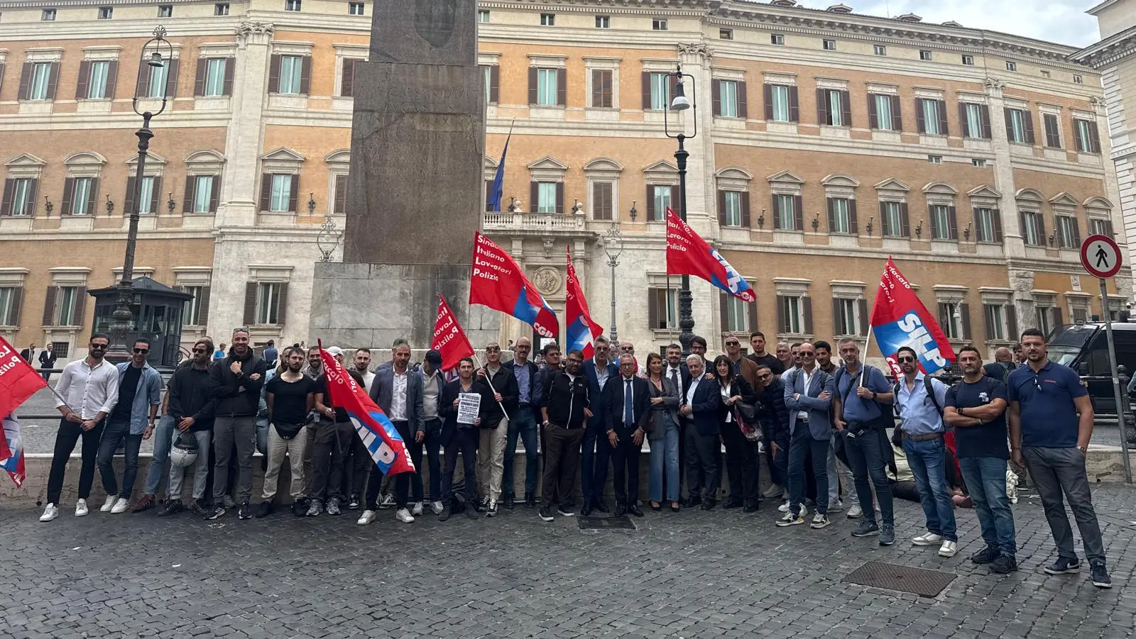 Polizia in piazza: “Il governo ci ascolti”