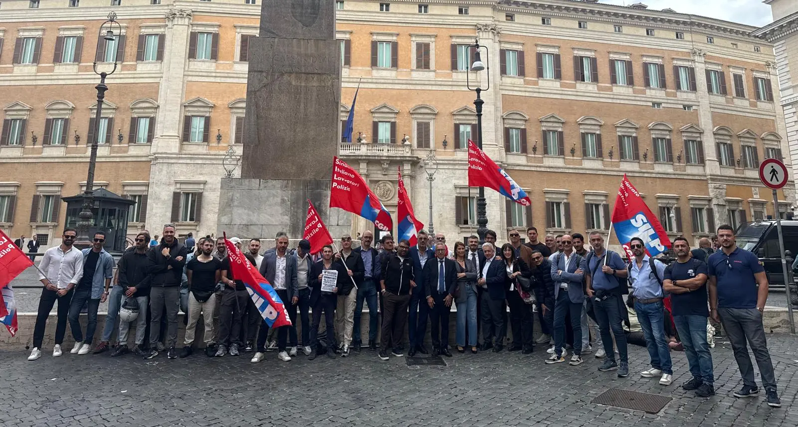 Polizia in piazza: “Il governo ci ascolti”