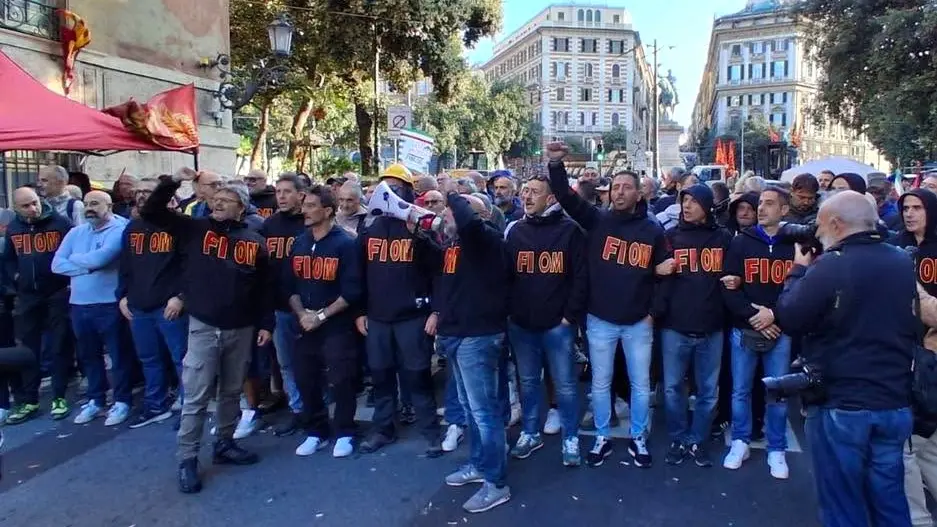Ex Ilva, prosegue la protesta. Scioperi a Taranto e Genova