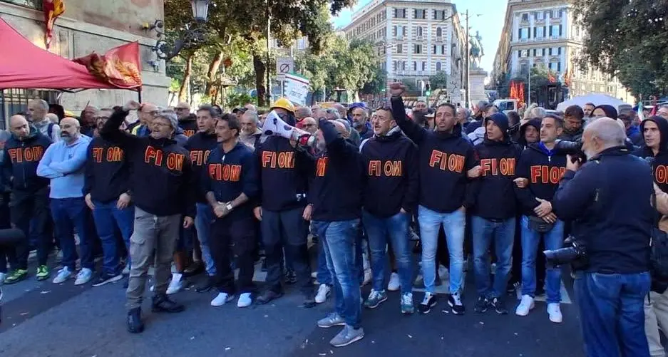 Ex Ilva, prosegue la protesta. Scioperi a Taranto e Genova