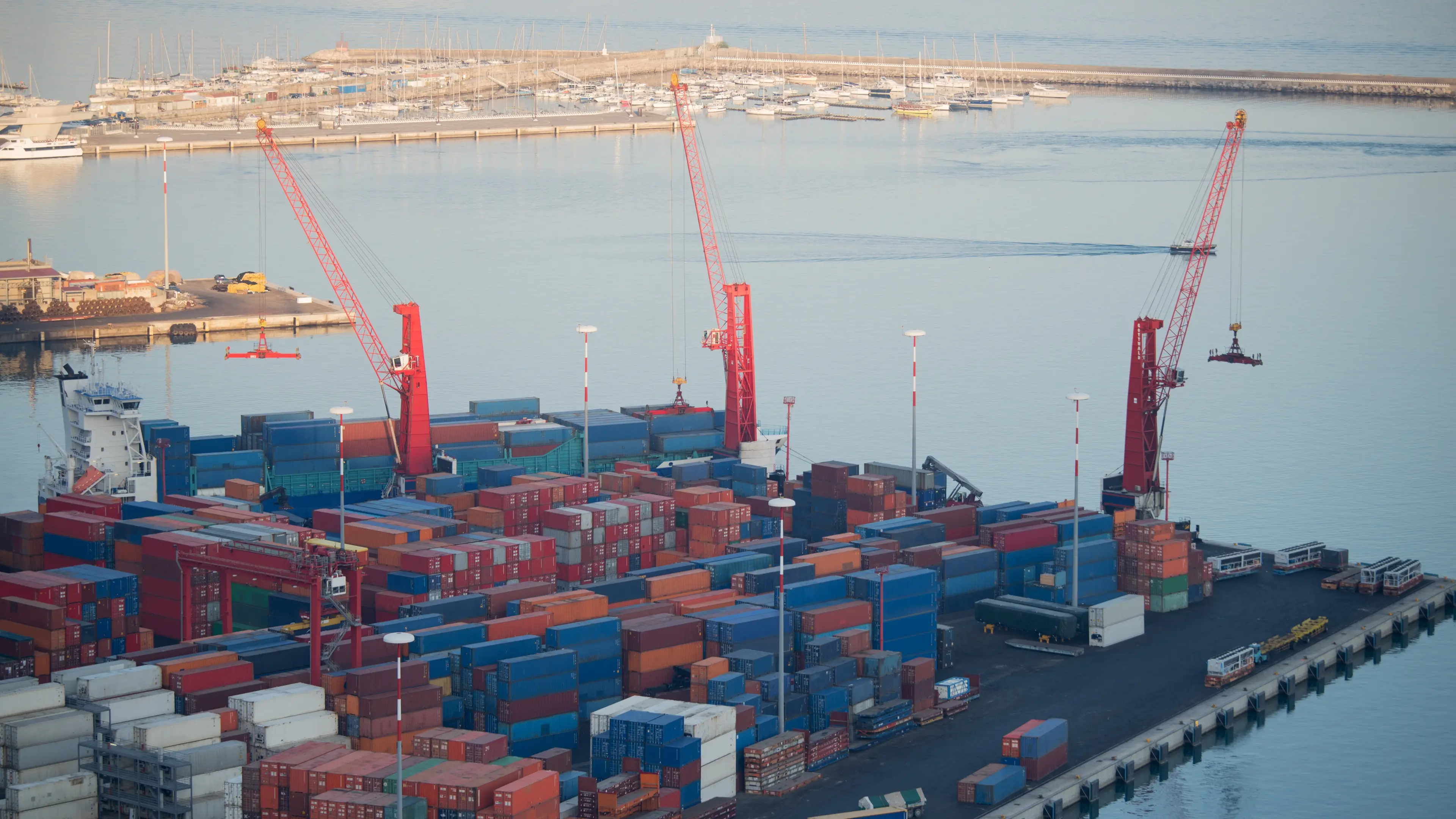 Porto di Salerno, 70 mila euro per la comunicazione, zero per le maestranze