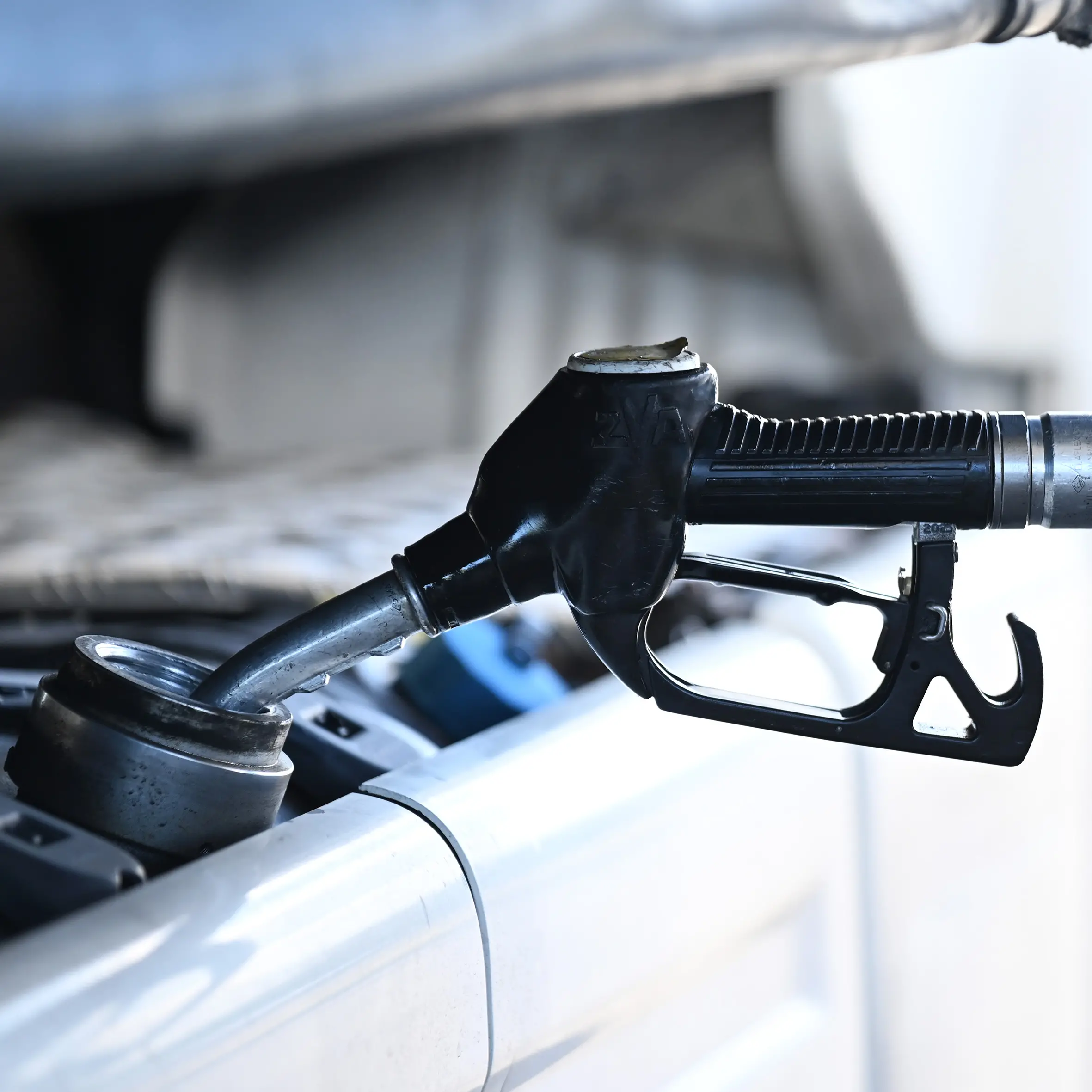 Caro-benzina, sindacati Cagliari: “Lavoratori stremati dai costi”