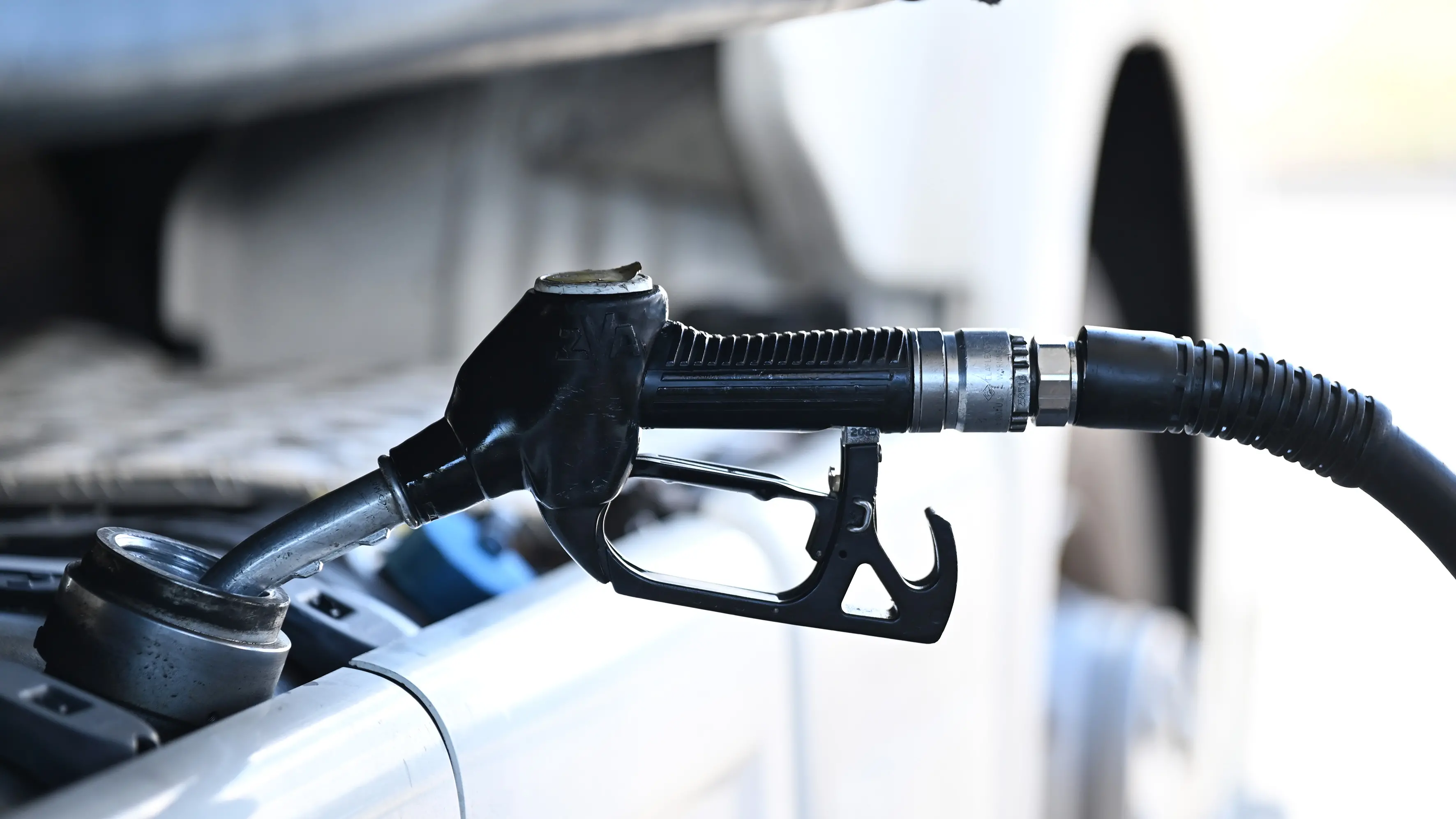 Caro-benzina, sindacati Cagliari: “Lavoratori stremati dai costi”