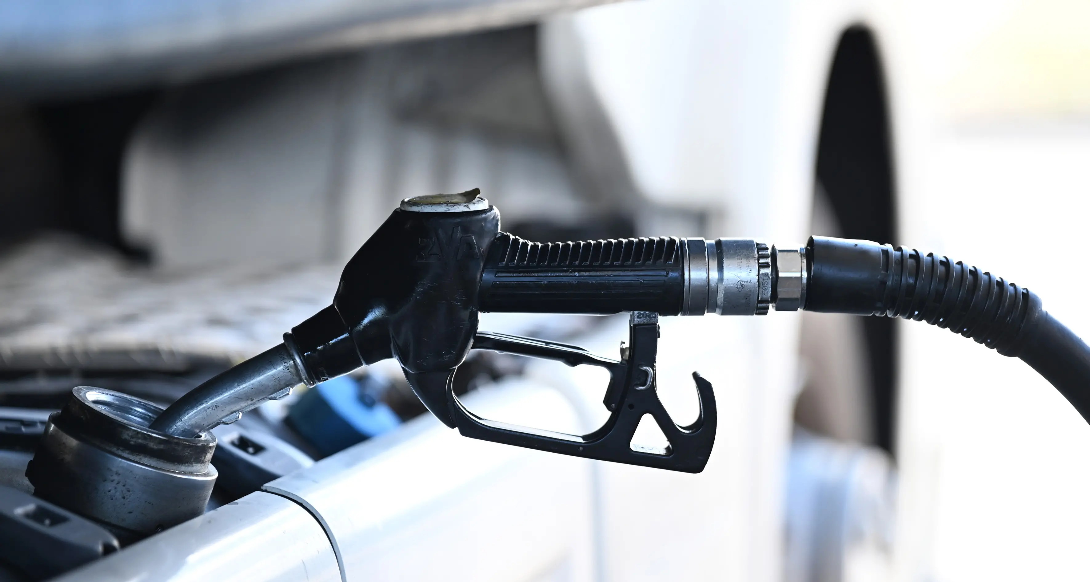 Caro-benzina, sindacati Cagliari: “Lavoratori stremati dai costi”