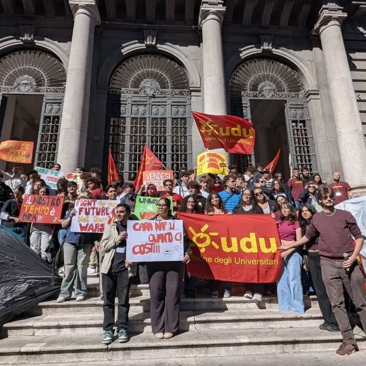 Napoli, Cgil e Udu contro il caro affitti e il carovita: tende anche alla Federico II