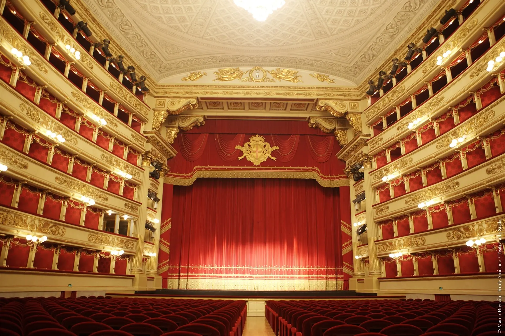 Tutti fermi alla Scala: “Senza di noi il sipario non si alza”