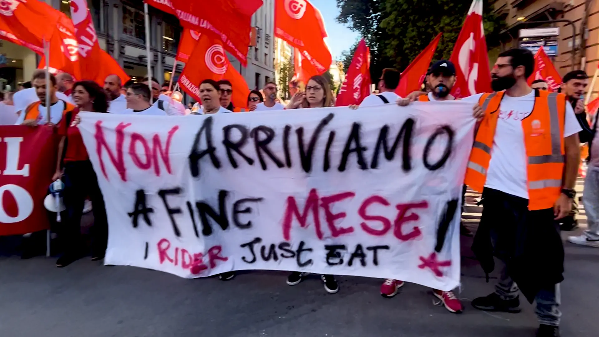 Migliaia in piazza a Palermo contro il carovita