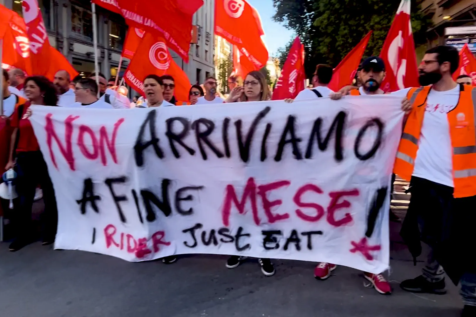 Migliaia in piazza a Palermo contro il carovita
