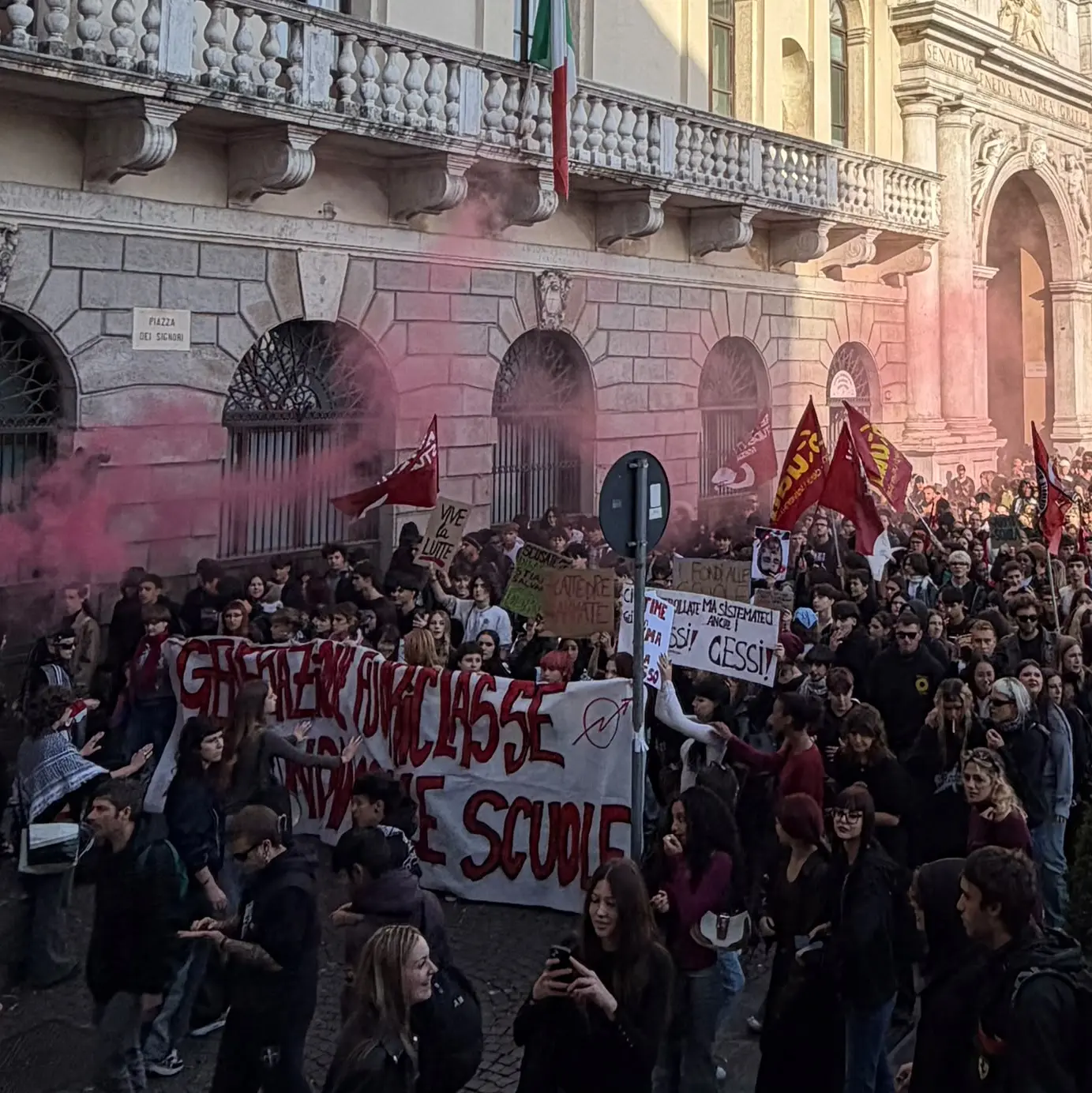 “Generazione Fuoriclasse”, studenti in piazza per una scuola diversa