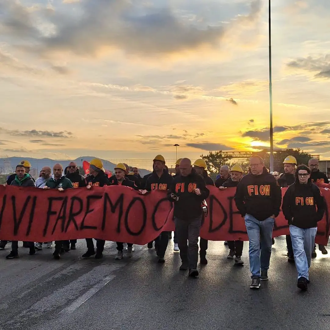 Ex Ilva, gli operai occupano l’aeroporto di Genova