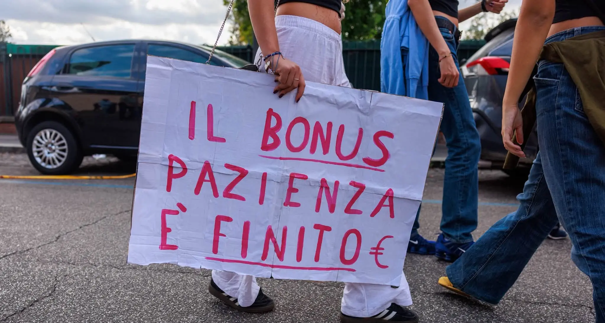 L’Italia protesta, ma il governo guarda altrove