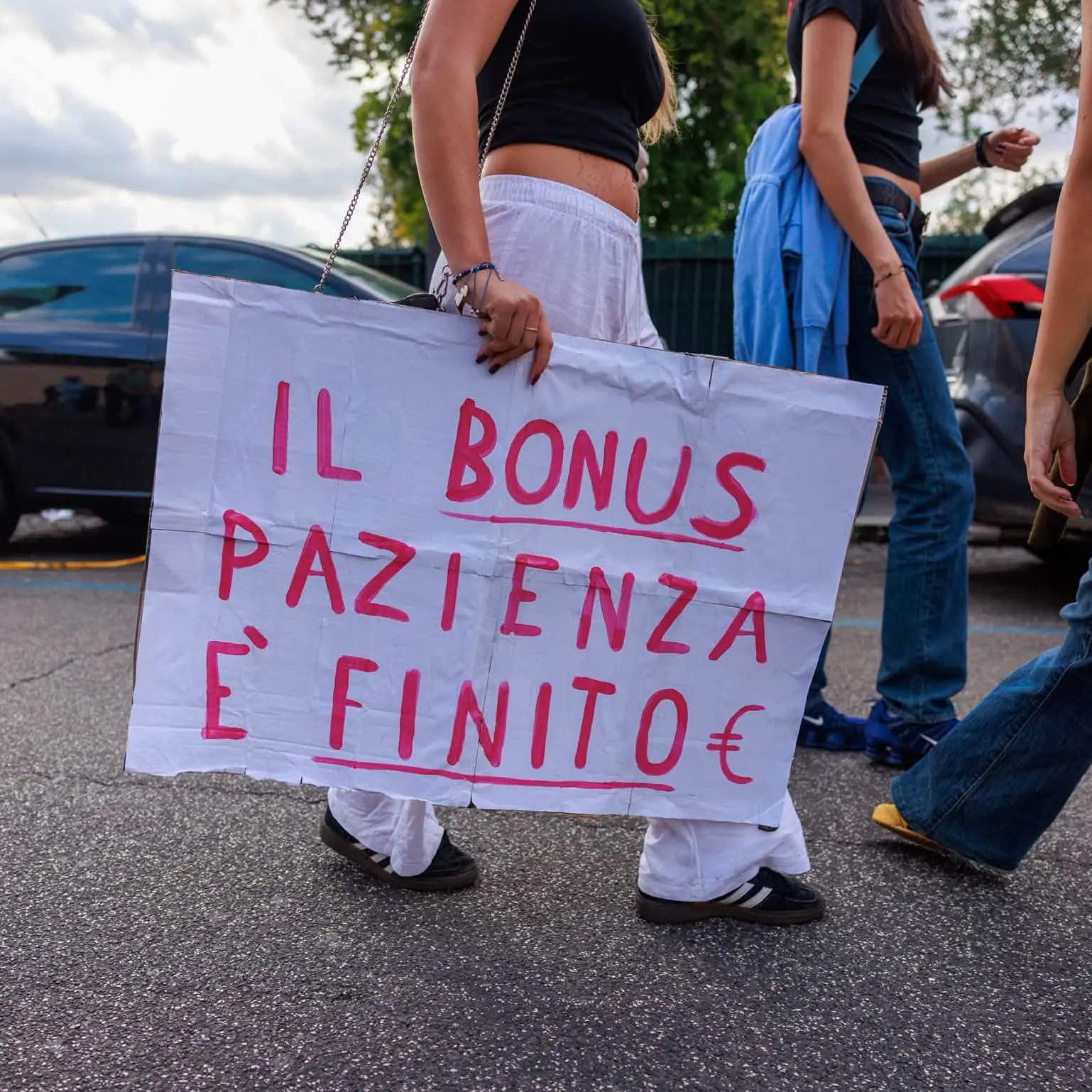 L’Italia protesta, ma il governo guarda altrove