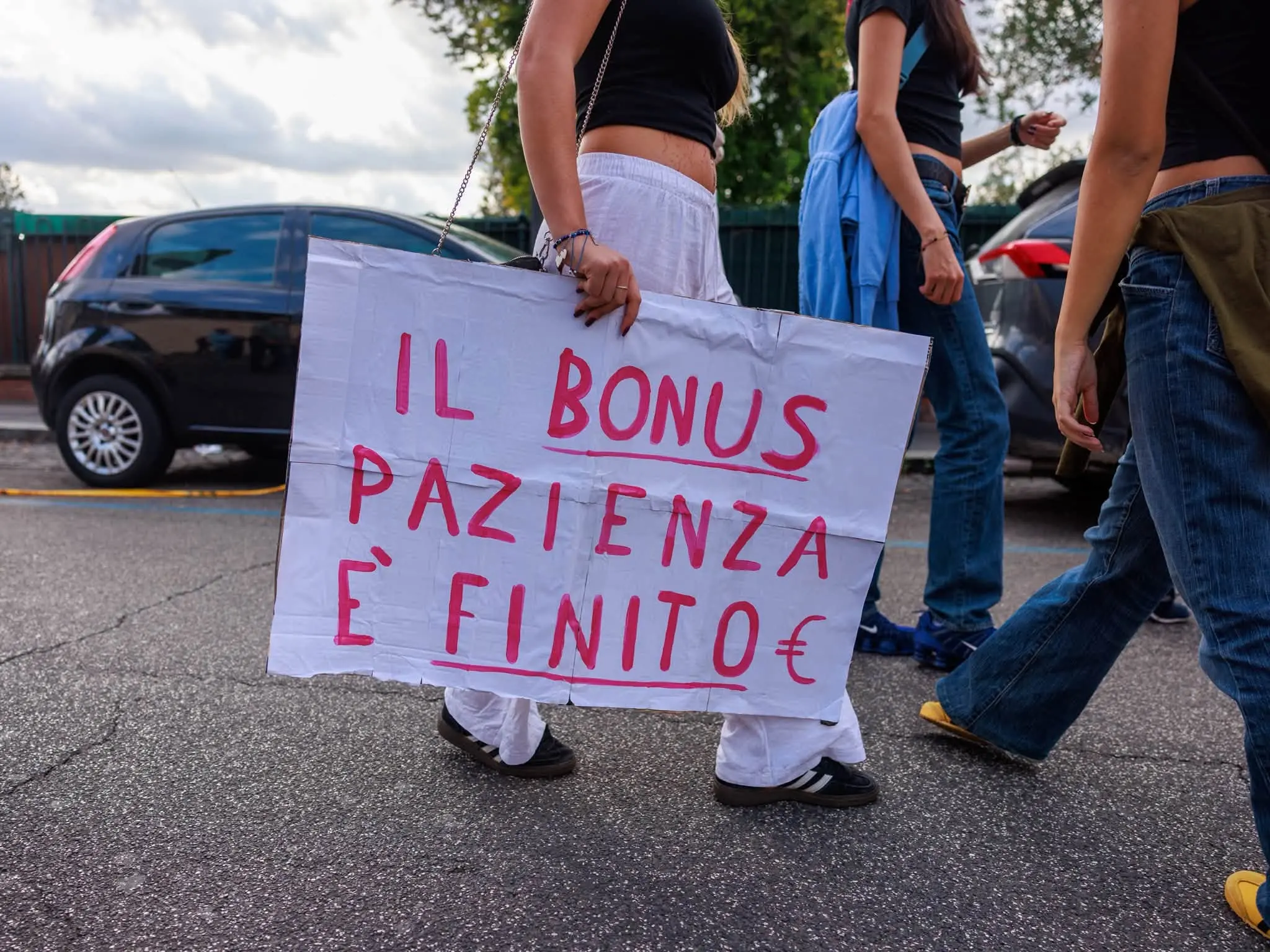 L’Italia protesta, ma il governo guarda altrove