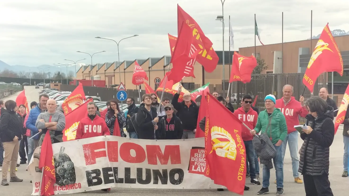 Licenziata dopo ritardo per assistere la madre, la Fiom Cgil Belluno impugna