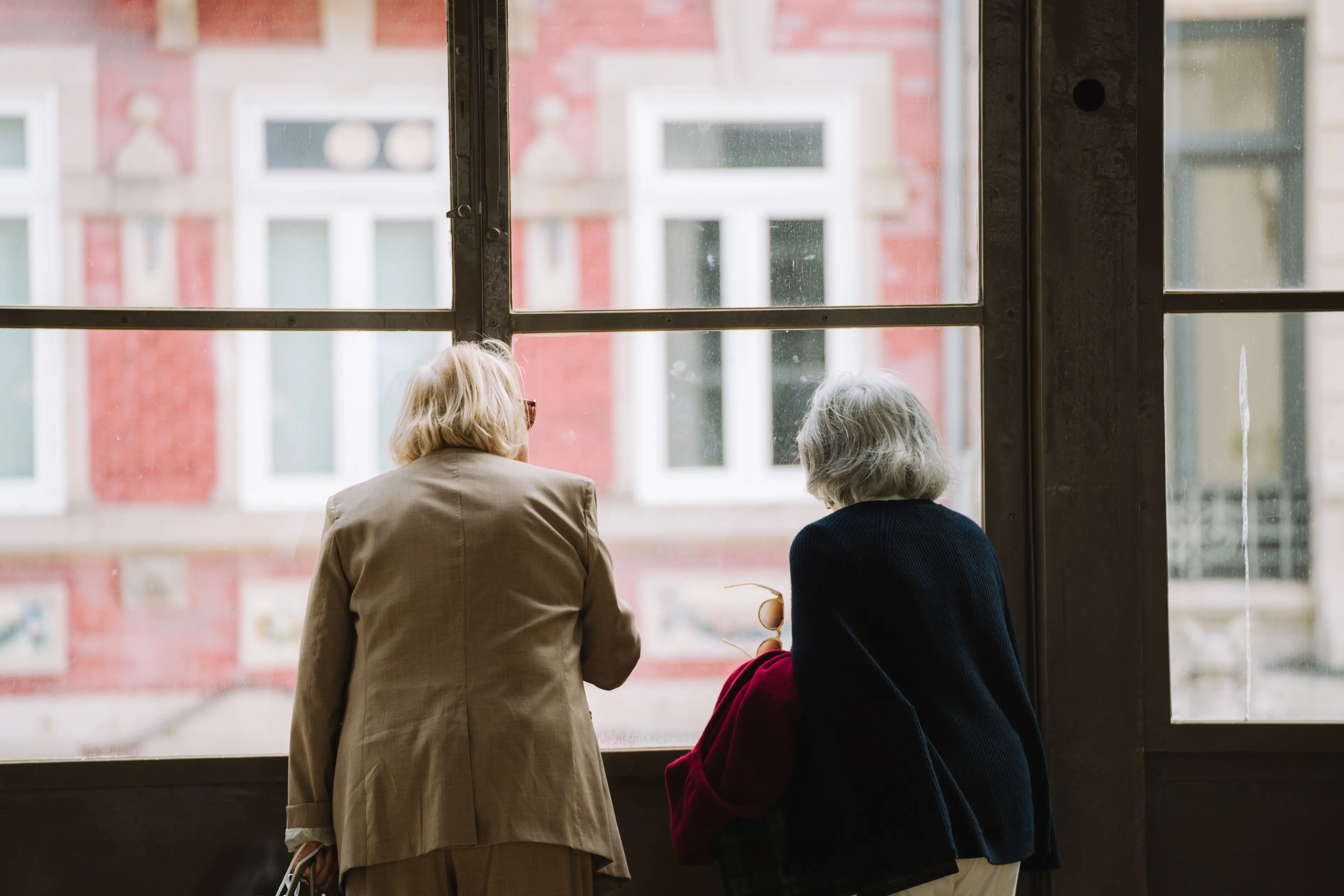 La pensione si allontana ed è sempre più povera